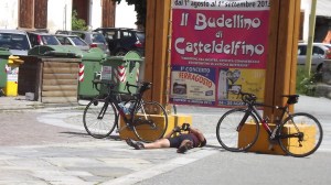 Andy desperately trying get the whole building into shot!
